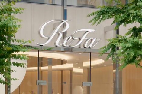 リファ、約9万円の“高級ヘアブラシ”が売り切れ!傘・枕・グラスまで展開で「結局何のブランド?」問われる“美容”の境界線